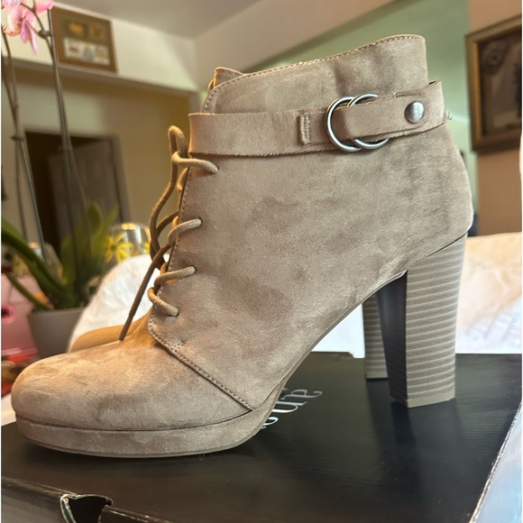 A.N.A. Taupe Lace Up Ankle Boot 4” heel, memory foam, brand new, cute & comfy! - Picture 4 of 10